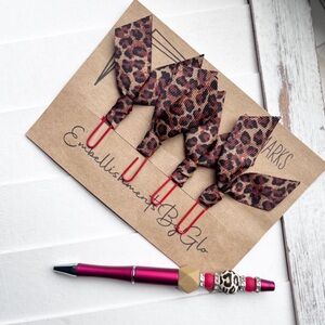 Leopard Bookmarks and Pen